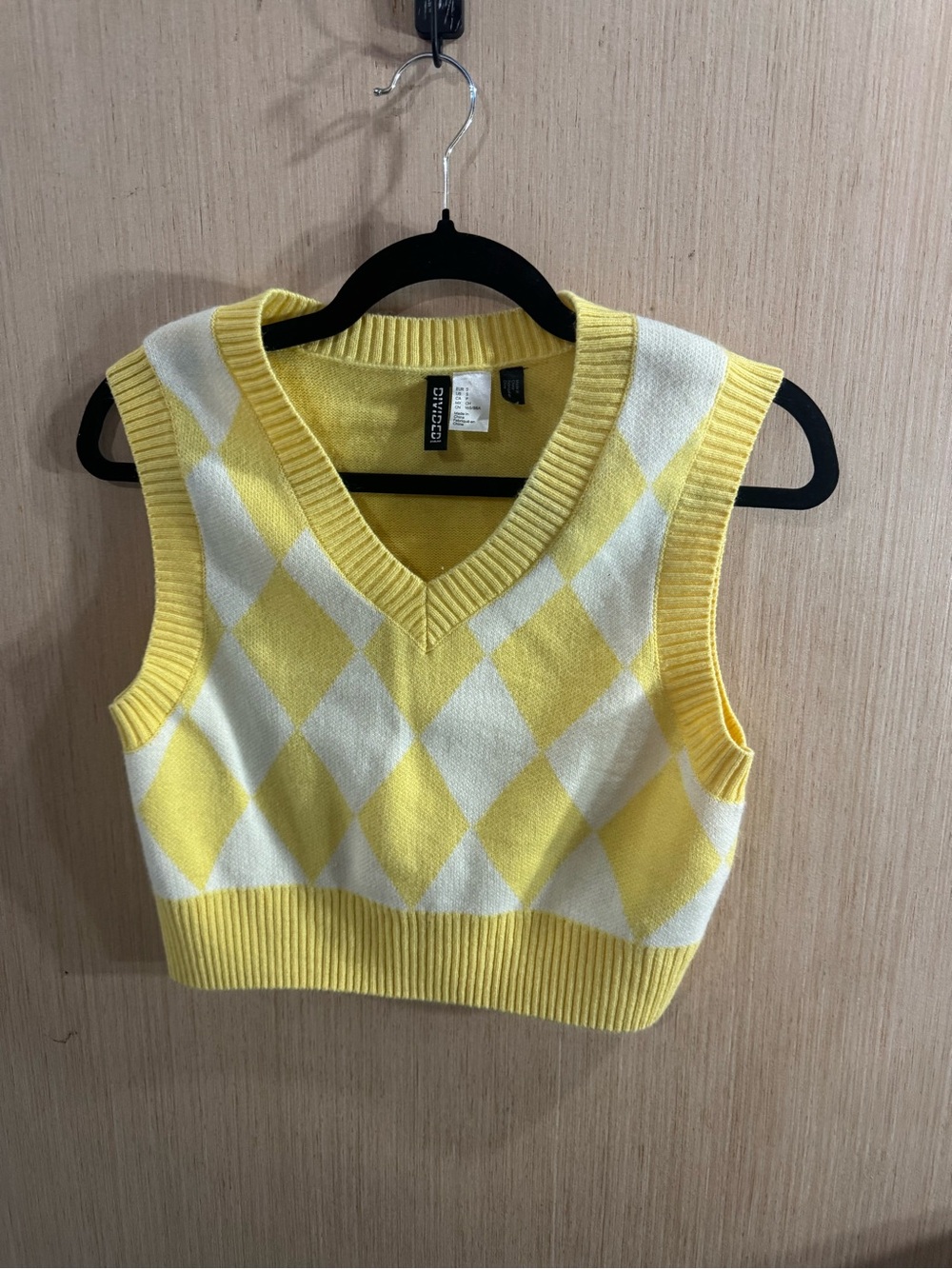 H&M Divided Yellow and White Argyle V-Neck Cropped Sweater Vest Size Small